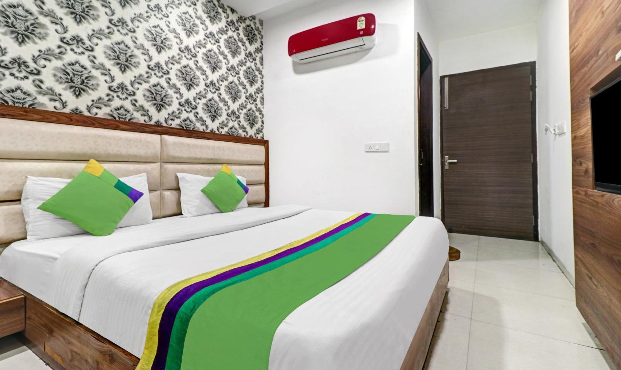 Itsy Hotels Unique - Near Railway Station Amritsar Esterno foto